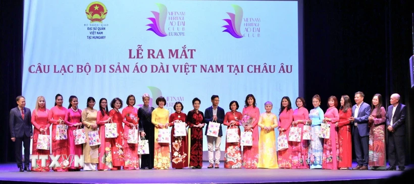Официальное открытие Клуба вьетнамского наследия аозай в Европе