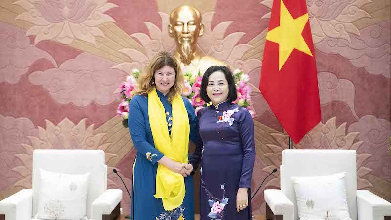 Зампредседателя НС Нгуен Тхи Тхань приняла главу представительства ЮНИСЕФ во Вьетнаме