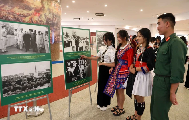 Специальная фотовыставка «Дядя Тон и Народная армия Вьетнама»