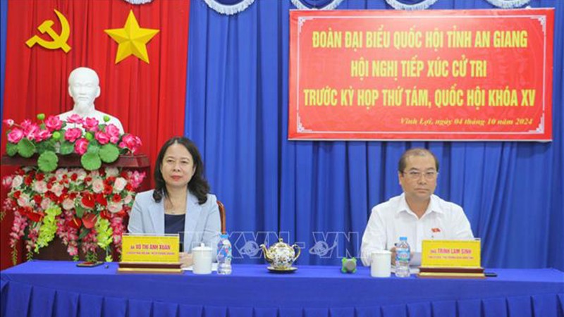 Вице-президент Во Тхи Ань Суан встретилась с избирателями в провинции Анжанг