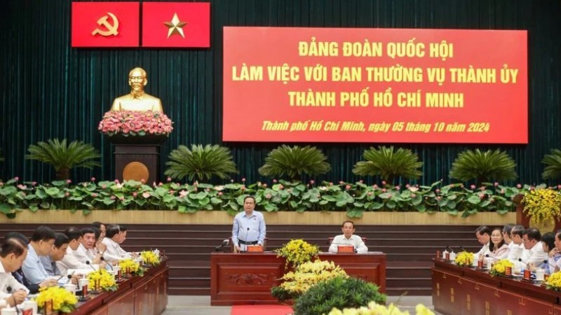 Председатель НС провел рабочую встречу с Постоянным бюро Парткома г Хошимина