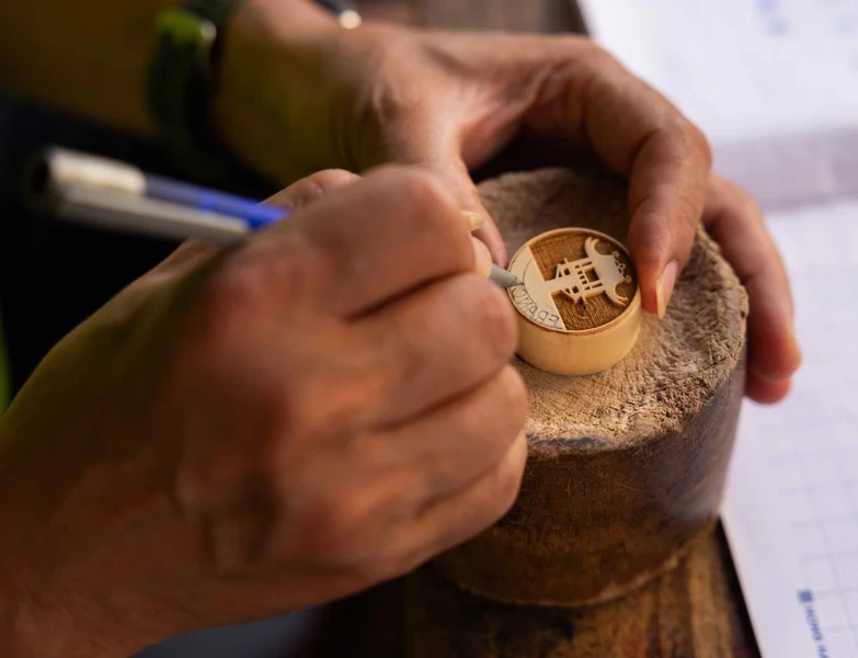 Уникальное ремесло ручной гравировки печатей на улице Хангкуат