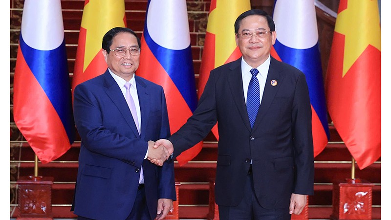 Премьер-министры Вьетнама и Лаоса встретились в преддверии саммитов АСЕАН