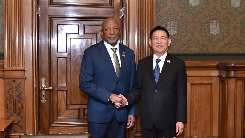 Заместитель Премьер-министра Хо Дык Фок встретился с Президентом Намибии и провёл переговоры с Министром экономики и планирования Саудовской Аравии