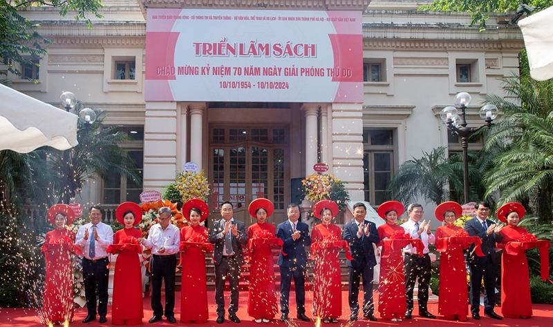 Книжная выставка, посвященная 70-летию освобождения столицы