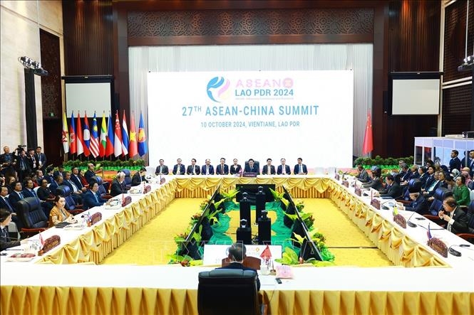 Премьер-министр Вьетнама принял участие в саммитах в формате АСЕАН+1 с Китаем и Республикой Корея