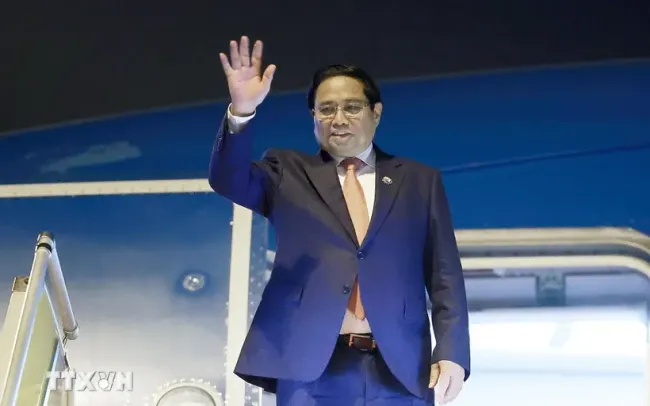 Премьер-министр Фам Минь Тинь завершил поездку для участия в 44-м и 45-м саммитах АСЕАН в Лаосе