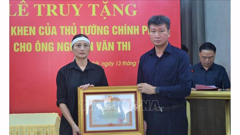 Посмертное награждение похвальной грамотой участнику в аварийно-спасательных работах во время тайфуна №3