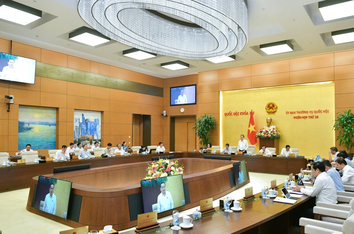 ​Председатель Нацсобрания Вьетнама отметил важность повышения профессионализма и ответственности профильных органов в законотворческой работе