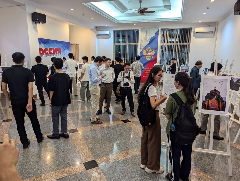 Фото-выставка «Порт приписки Владивосток» открылась в Ханое