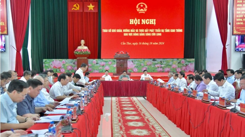 Премьер-министр распорядился принять решительные меры для ускорения реализации транспортных проектов в дельте реки Меконга