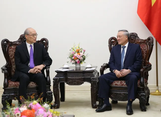 Постоянный вице-премьер Нгуен Хоа Бинь принял Председателя Верховного народного суда Китая Чжоу Цян