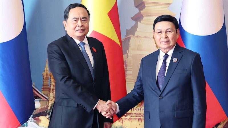 Председатель НС Чан Тхань Ман провел переговоры с Председателем Национальной ассамблеи Лаоса