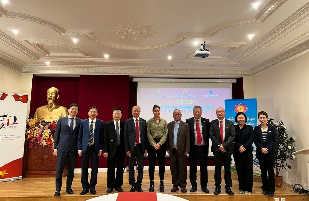 Продвижение трёх вьетнамских населенных пункта во Франции и Италии