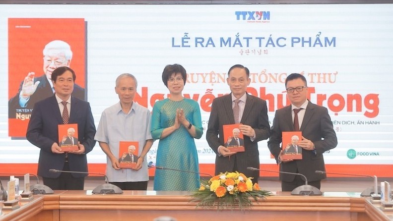 Презентация книги «История о Генеральном секретаре ЦК КПВ Нгуен Фу Чонге»