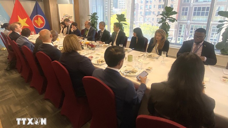 Вьетнам провел встречу со странами-основателями Группы друзей ЮНКЛОС 1982 г