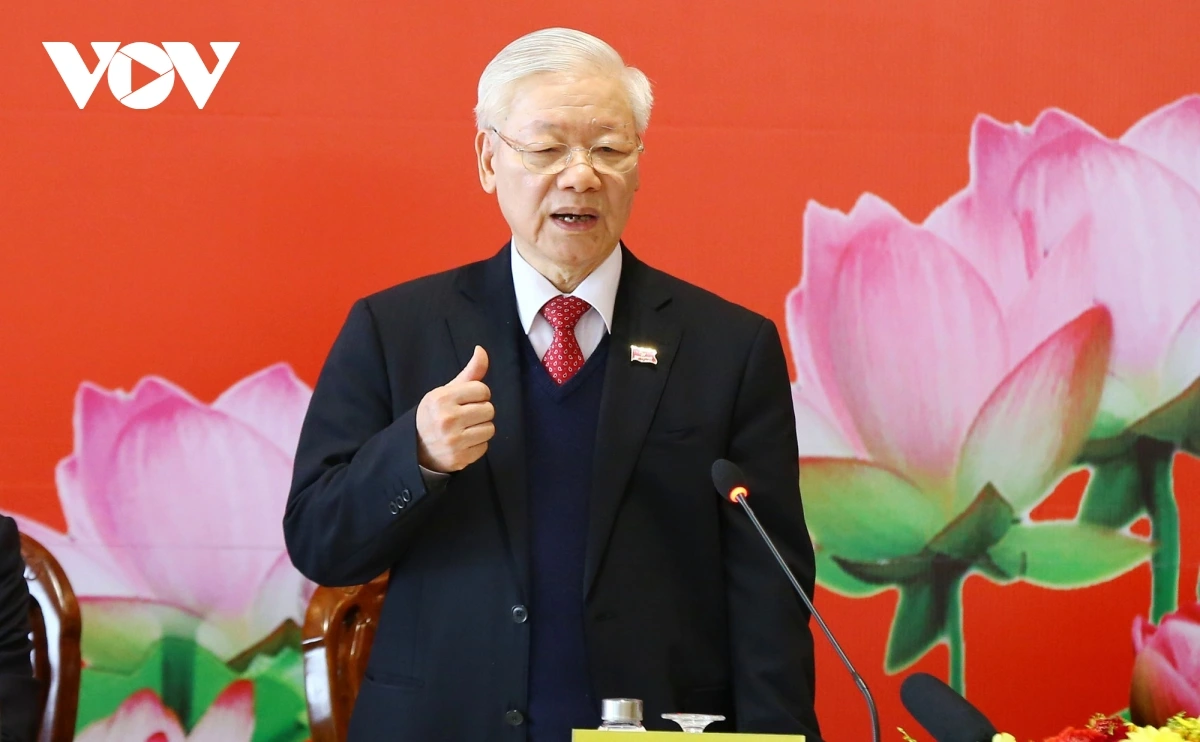 Драгоценные факты и сведения в первой иностранной книге о Генеральном секретаре ЦК КПВ Нгуен Фу Чонге