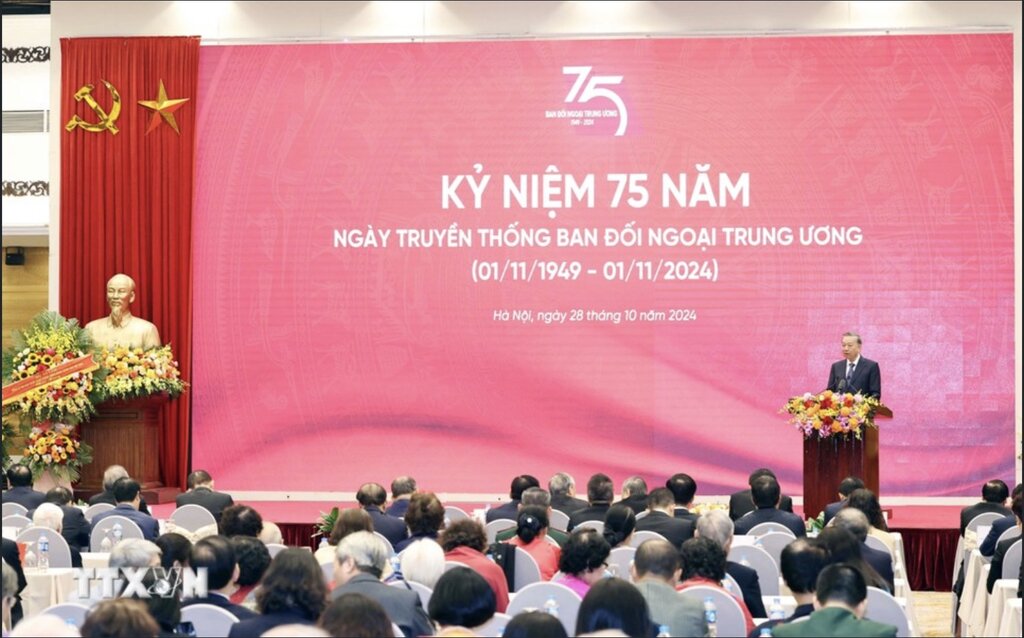 Генеральный секретарь ЦК КПВ То Лам принял участие в 75-й годовщине Отдела по международным связям ЦК КПВ