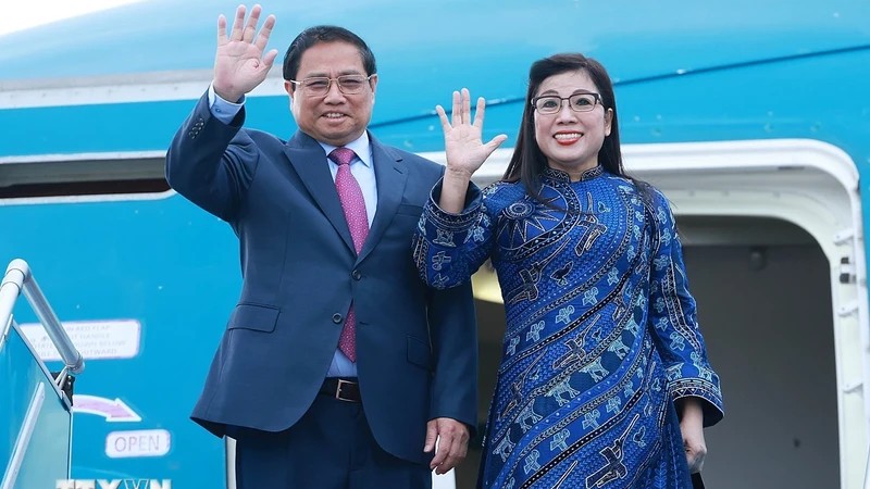 Премьер-министр Фам Минь Тьинь отправился с визитами в три страны Ближнего Востока