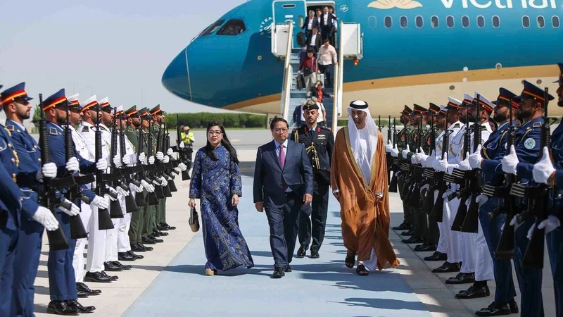 Премьер-министр Вьетнама прибыл в Абу-Даби, начав официальный визит в ОАЭ