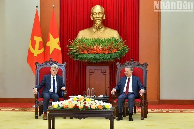 Генеральный секретарь ЦК КПВ То Лам принял высокопоставленную делегацию ФКП