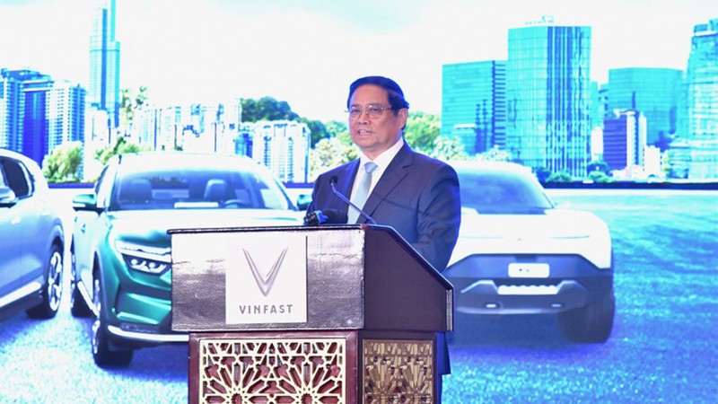Премьер-министр Фам Минь Тинь принял участие в церемонии запуска автомобилей Vinfast в ОАЭ