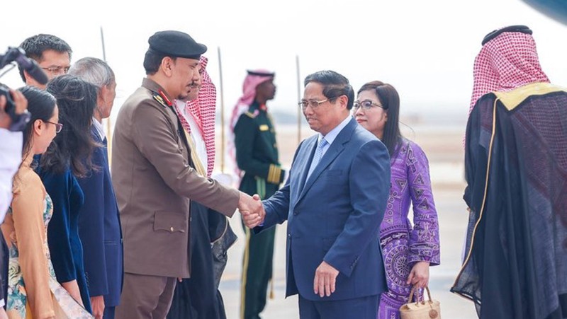 Премьер-министр Фам Минь Тьинь начал рабочую поездку для участия в конференции «Инвестиционная инициатива будущего»