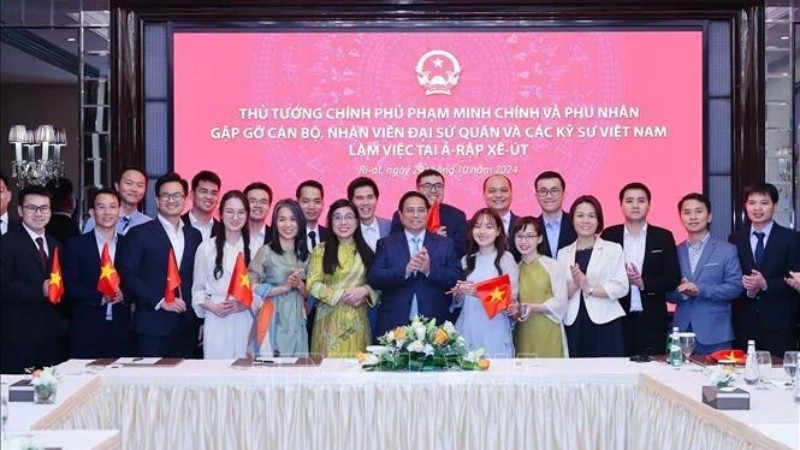 Премьер-министр встретился с представителями сообщества вьетнамцев в Саудовской Аравии