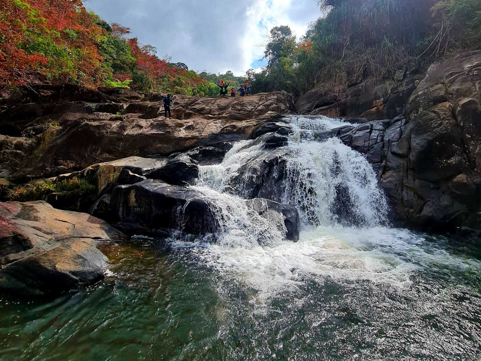 «Водопад с тремя озерами» Эатул в Зялай