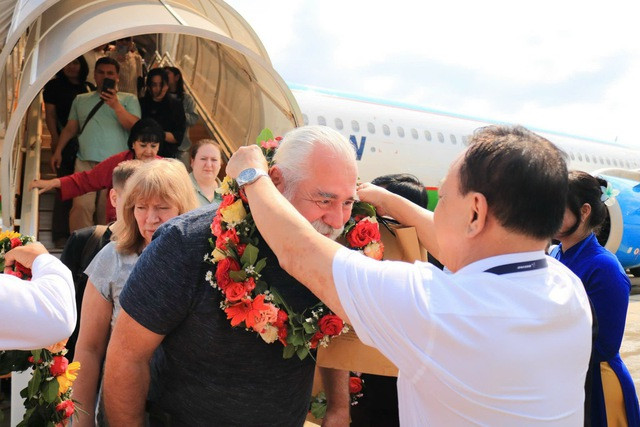 Туризм в провинции Кханьхоа бьёт рекорды, привлекая почти 30 всех иностранных туристов, посещающих Вьетнам