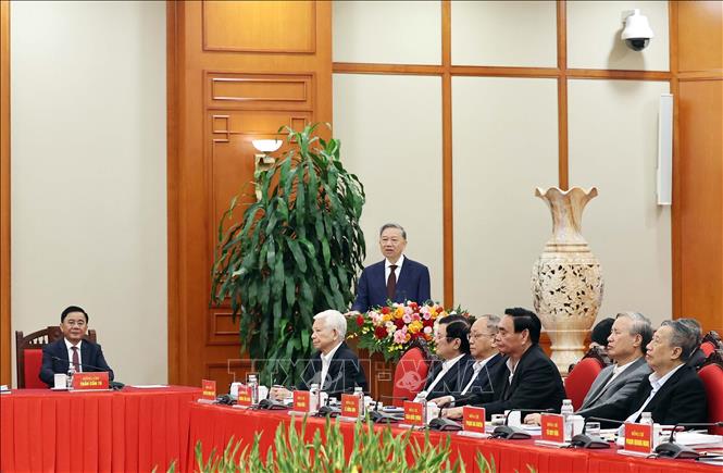 Бывшие руководители КПВ и государства обсудили проекты документов XIV съезда партии