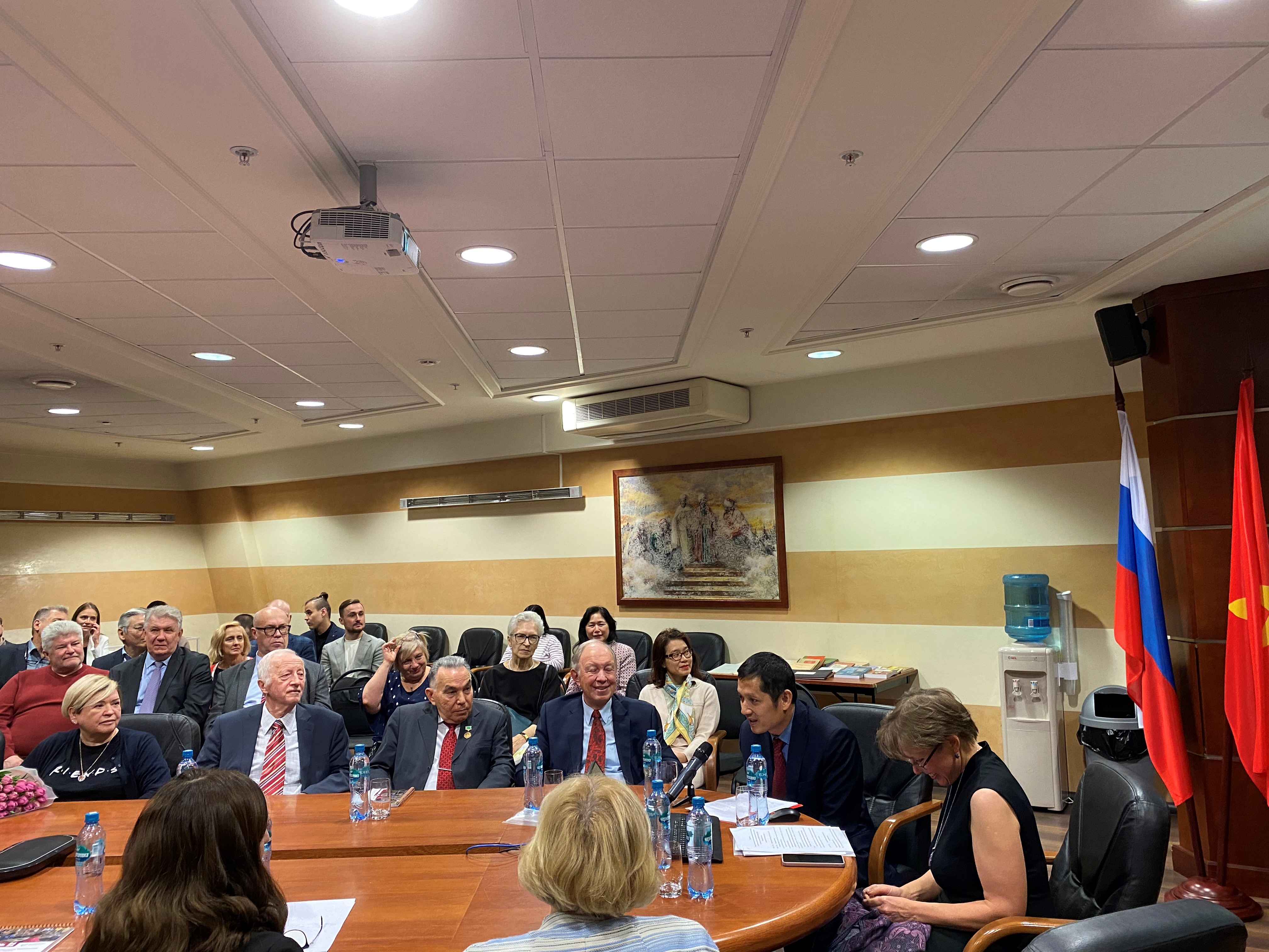 Тёплая встреча бывших студентов, изучавших вьетнамский язык в МГИМО