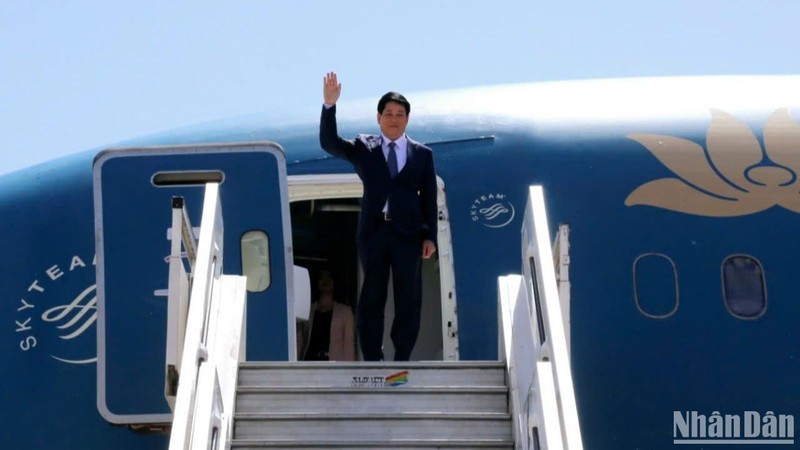 Президент Вьетнама прибыл в Сантьяго, начав официальный визит в Чили