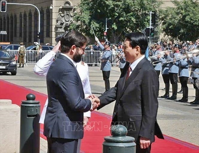 Церемония официальной встречи президента Лыонг Кыонга в Чили