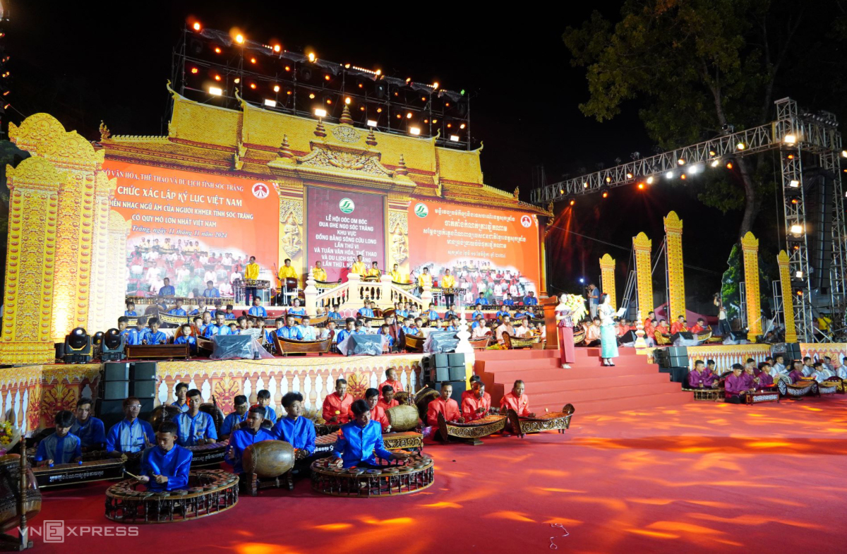 Признан новый рекорд Вьетнама в области традиционной музыки народности Кхмер