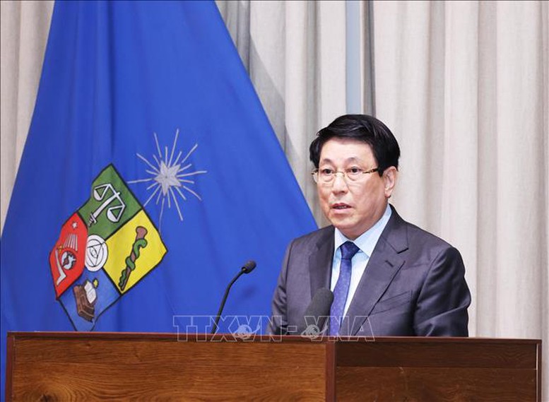 Президент Вьетнама выступил с политической речью в Университете Чили