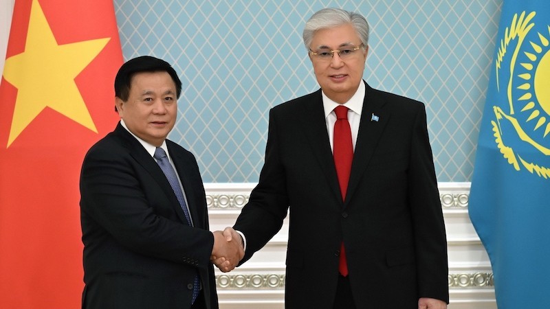 Содействие развитию отношений сотрудничества во многих областях между Вьетнамом и Казахстаном