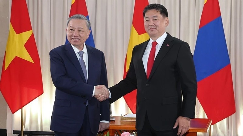 Поздравления по случаю 70-летия установления дипотношений между Вьетнамом и Монголией