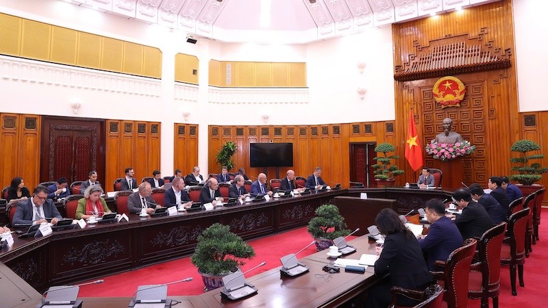 Вице-премьер Чан Хонг Ха провел рабочую встречу с делегацией Объединения французских предпринимателей
