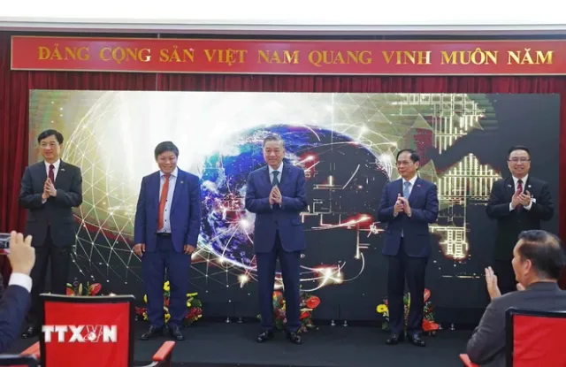 Генсек ЦК КПВ То Лам принял участие в церемонии открытия нового авиарейса Ханой-Куала-Лумпур