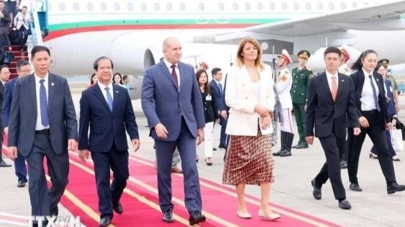 Президент Болгарии прибыл в Ханой, начав официальный визит во Вьетнам