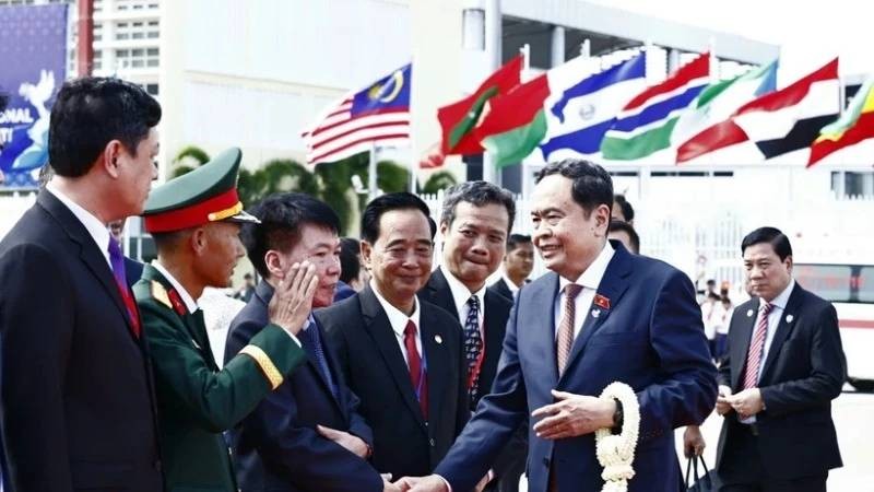 Председатель НС Чан Тхань Ман завершил официальный визит в Камбоджу