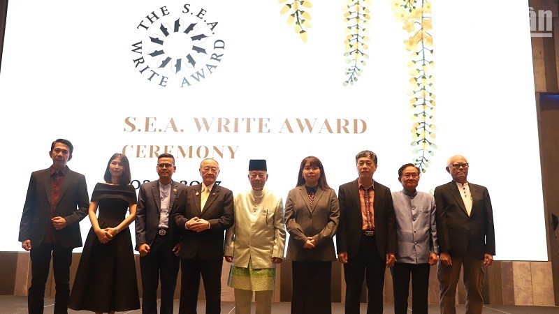 Два вьетнамских писателя получили литературную премию Юго-Восточной Азии