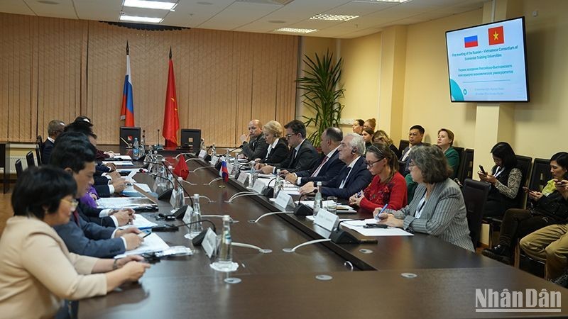 Продвижение сотрудничества между экономическими университетами Вьетнама и России
