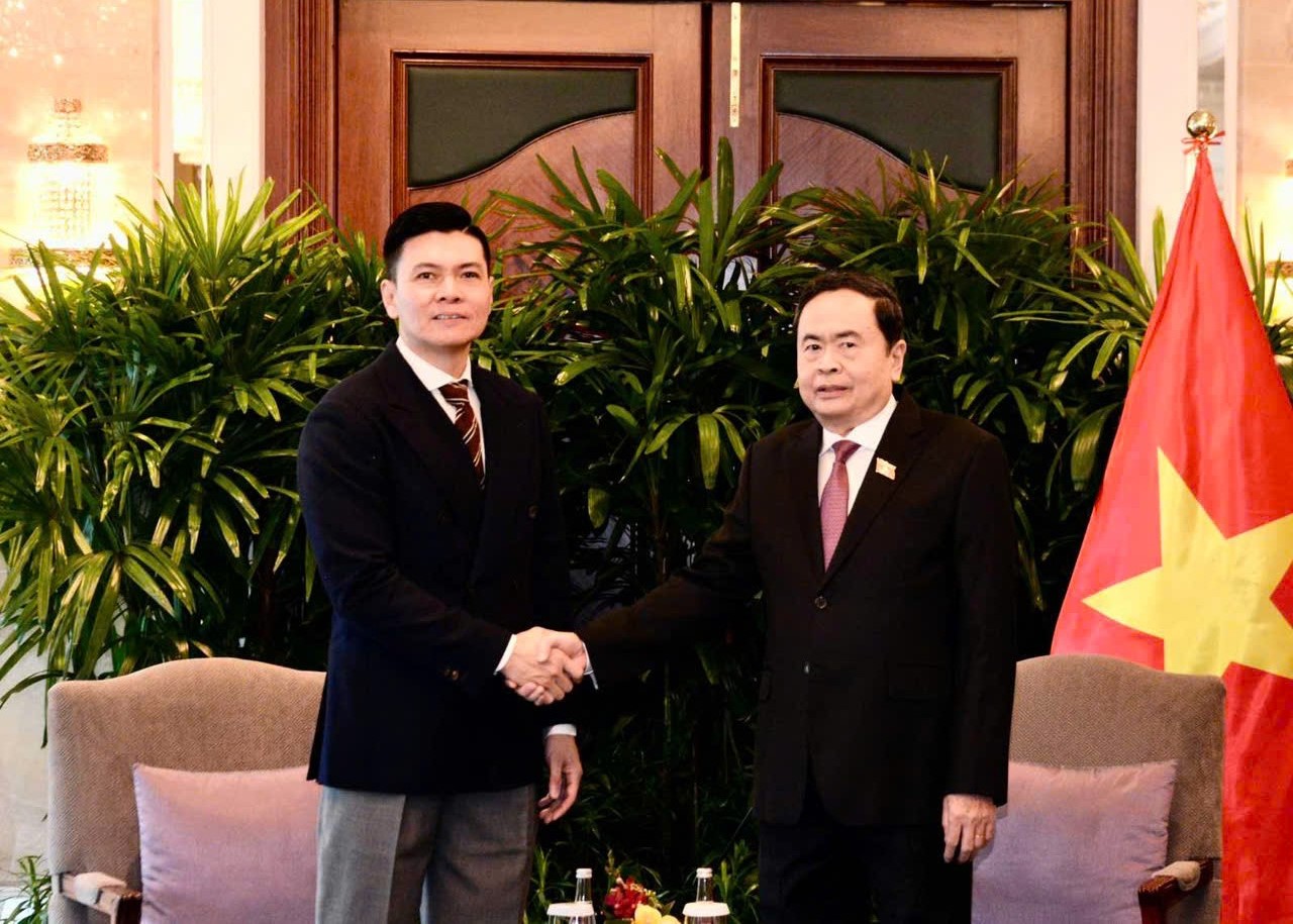 Председатель Национального собрания Чан Тхань Мань принял руководство корпорации Sembcorp