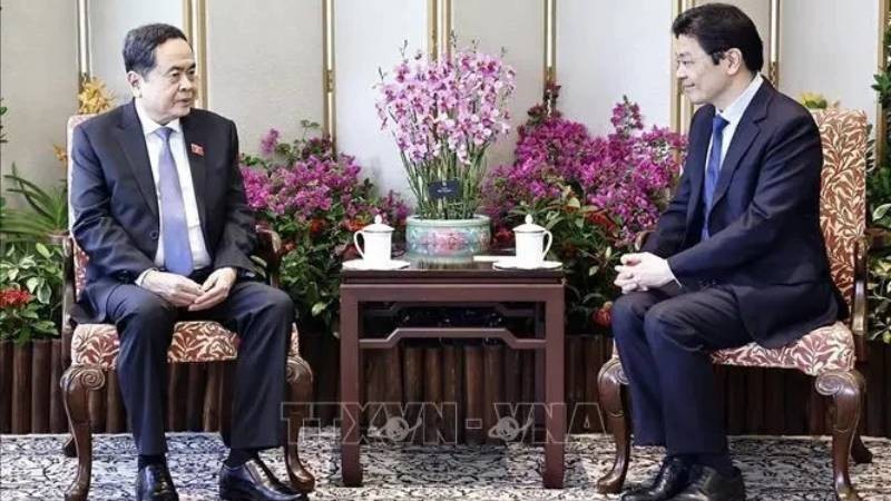 Председатель НС Вьетнама встретился с Премьер-министром Сингапура