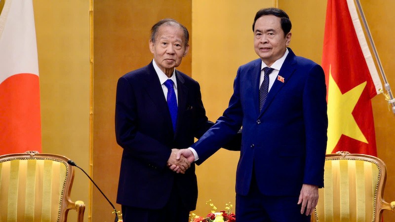 Председатель НС Чан Тхань Ман принял Председателя Альянса парламентариев японско-вьетнамской дружбы