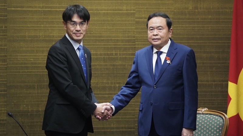 Председатель НС Чан Тхань Ман принял губернатора японской префектуры Нара