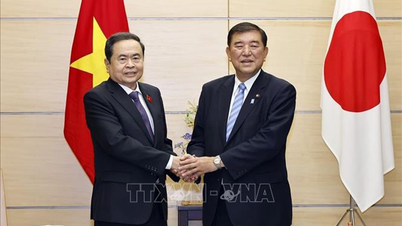 Председатель НС Чан Тхань Ман провел встречу с премьер-министром Японии