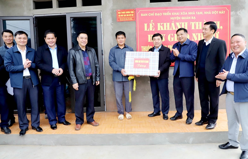 Хазянг передача первого дома в рамках программы ликвидации ветхого жилья